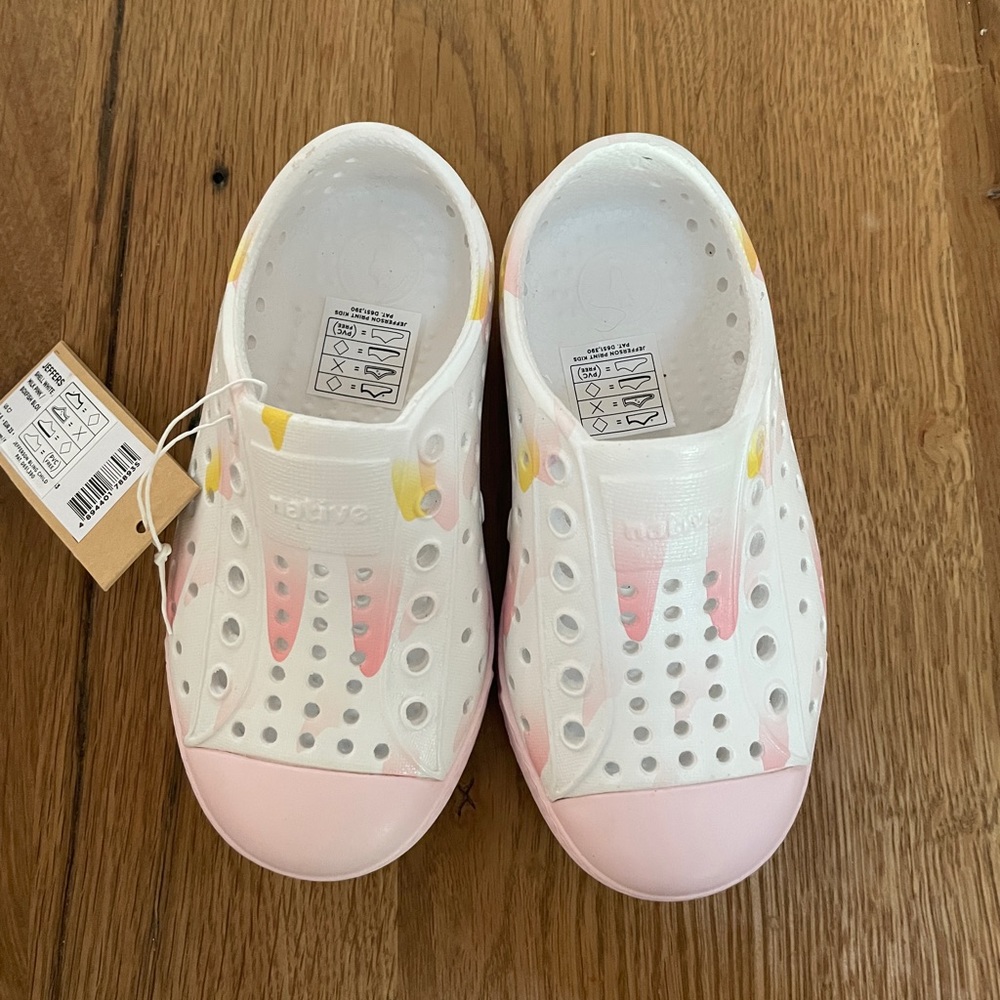 NWT Native Shoes Size 7